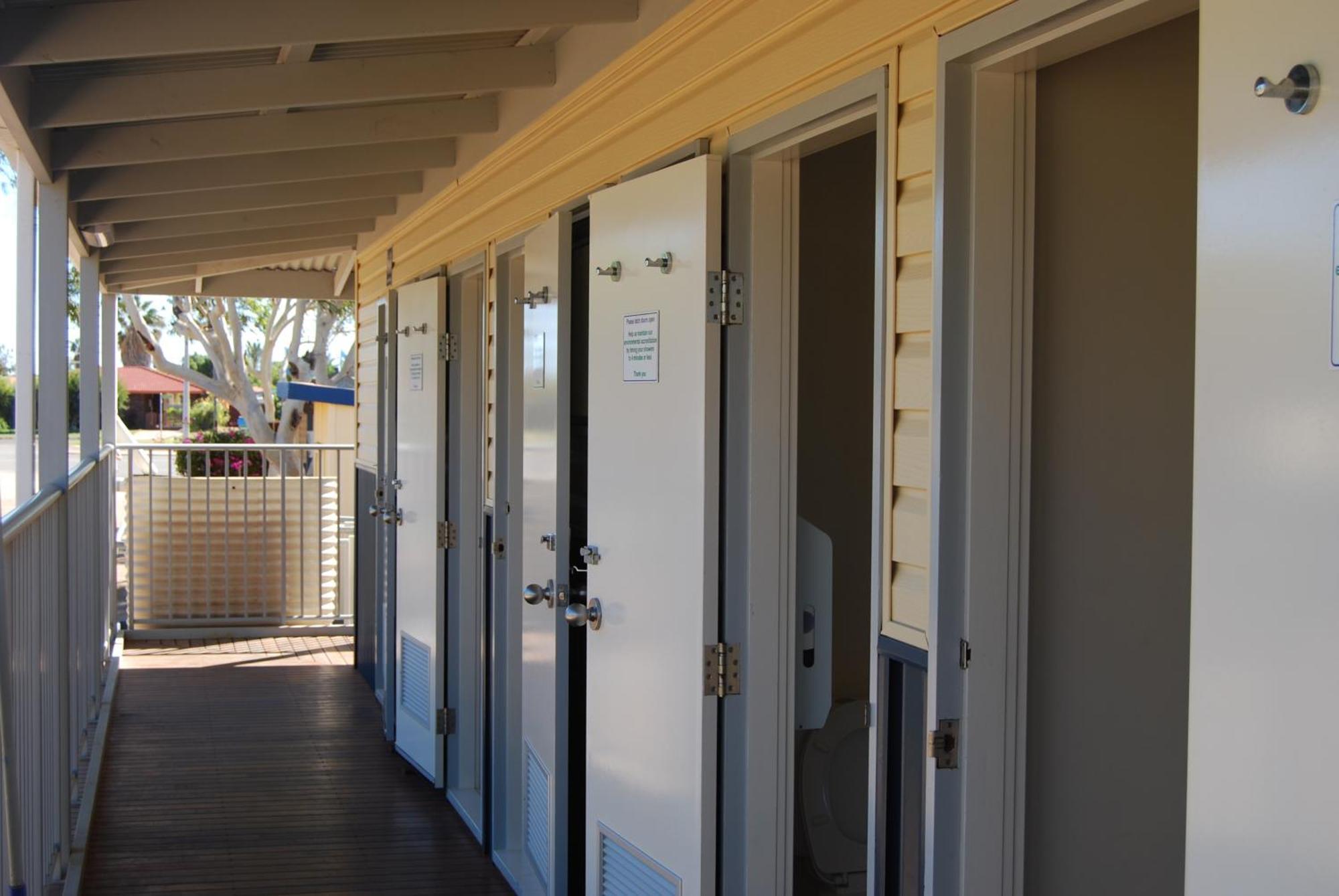 Coral Coast Tourist Park Hotel Carnarvon Bagian luar foto