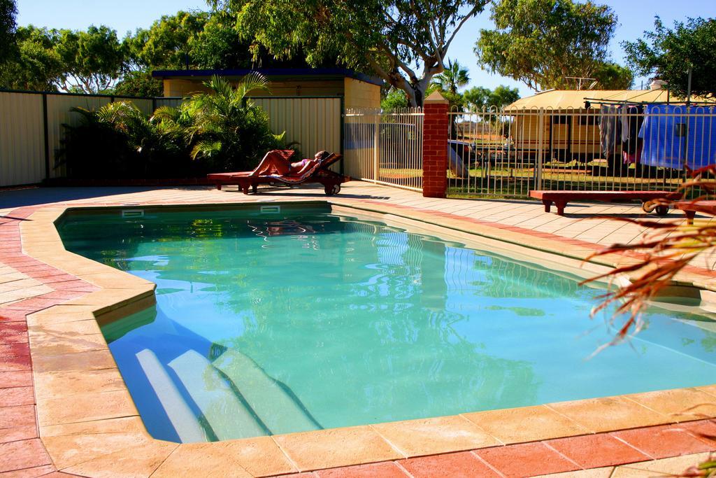 Coral Coast Tourist Park Hotel Carnarvon Bagian luar foto